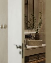 AM309_cover_CA_camera_bathroom_008_2048x2560