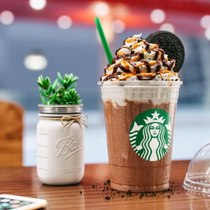 CGI Starbucks Oreo Frappuccino !