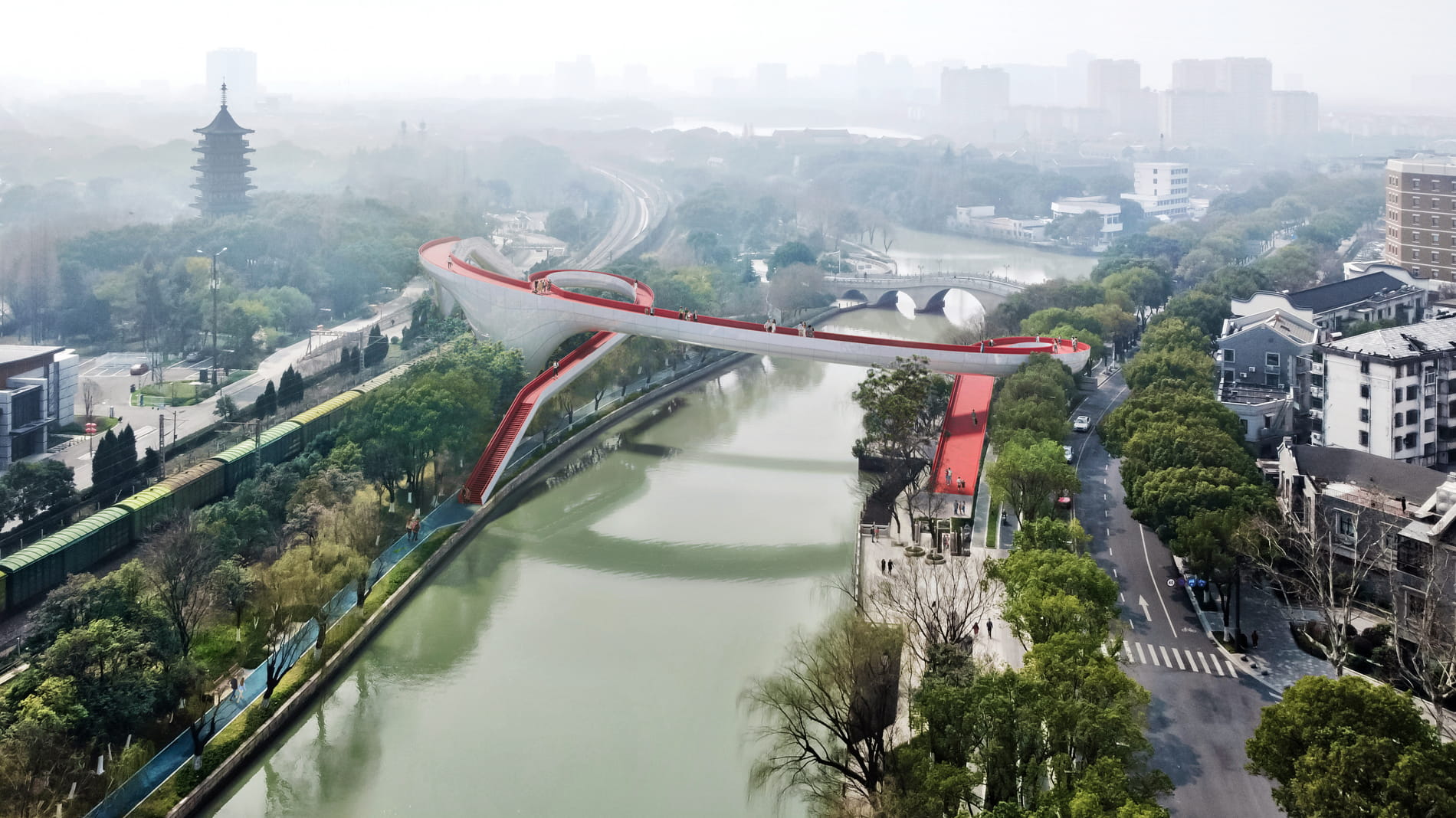 the-pedestrian-bridge-in-china